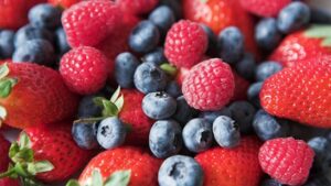 A mix of blueberries, strawberries, and raspberries, rich in antioxidants, fiber, and anti-inflammatory properties, offering a natural, healthy way to curb sugar cravings.